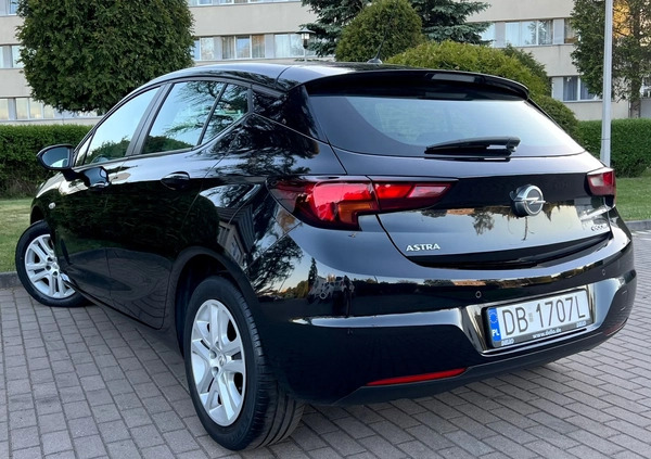 Opel Astra cena 43999 przebieg: 66200, rok produkcji 2017 z Wałbrzych małe 529